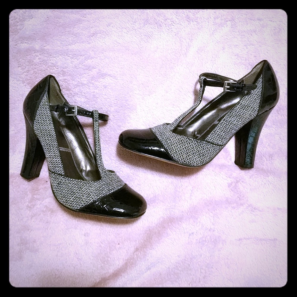 ๐ Tahari Katrina T-Strap Fabric Heel - Picture 1 of 8